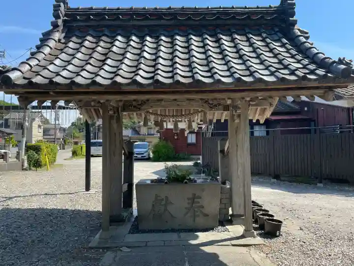 守りの神 藤基神社の{uncategorized: "未分類", other: "その他", undefined: "問題あり", building: "その他建物", grave: "お墓", sacred_gate: "鳥居", guardian: "狛犬", statue: "像", buddha: "仏像", history: "歴史", nature: "自然", garden: "庭園", animal: "動物", pagoda: "塔", temizu: "手水舎", mountain_gate: "山門・神門", sanctuary: "本殿・本堂", subordinate: "末社・摂社", art: "芸術", scenery: "景色", jizo: "地蔵", ema: "絵馬", goshuin: "御朱印", omikuji: "おみくじ", items: "授与品その他", amulet: "お守り", goshuincho: "御朱印帳", eats: "食事", festival: "お祭り", votive_dance: "神楽", shichigosan: "七五三参", wedding: "結婚式", experience: "体験その他", initially: "初詣", around: "周辺", anti_infection: "感染症対策"}