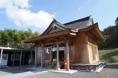 白根三吉神社の本殿・本堂