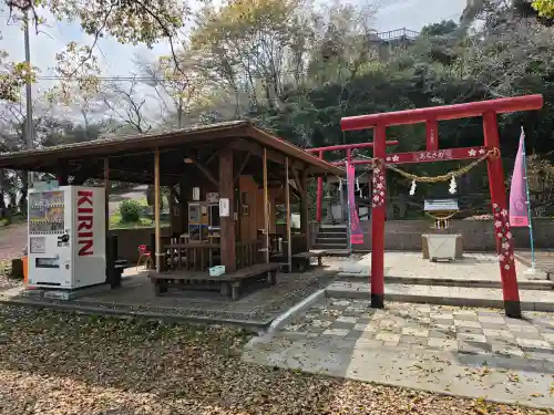 照日神社の{uncategorized: "未分類", other: "その他", undefined: "問題あり", building: "その他建物", grave: "お墓", sacred_gate: "鳥居", guardian: "狛犬", statue: "像", buddha: "仏像", history: "歴史", nature: "自然", garden: "庭園", animal: "動物", pagoda: "塔", temizu: "手水舎", mountain_gate: "山門・神門", sanctuary: "本殿・本堂", subordinate: "末社・摂社", art: "芸術", scenery: "景色", jizo: "地蔵", ema: "絵馬", goshuin: "御朱印", omikuji: "おみくじ", items: "授与品その他", amulet: "お守り", goshuincho: "御朱印帳", eats: "食事", festival: "お祭り", votive_dance: "神楽", shichigosan: "七五三参", wedding: "結婚式", experience: "体験その他", initially: "初詣", around: "周辺", anti_infection: "感染症対策"}