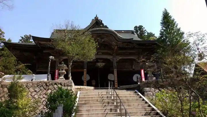 成相寺の本殿・本堂