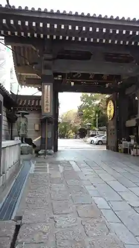 萬行寺の山門