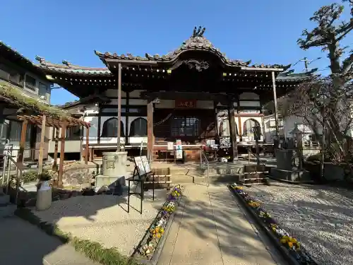 厳定院の{uncategorized: "未分類", other: "その他", undefined: "問題あり", building: "その他建物", grave: "お墓", sacred_gate: "鳥居", guardian: "狛犬", statue: "像", buddha: "仏像", history: "歴史", nature: "自然", garden: "庭園", animal: "動物", pagoda: "塔", temizu: "手水舎", mountain_gate: "山門・神門", sanctuary: "本殿・本堂", subordinate: "末社・摂社", art: "芸術", scenery: "景色", jizo: "地蔵", ema: "絵馬", goshuin: "御朱印", omikuji: "おみくじ", items: "授与品その他", amulet: "お守り", goshuincho: "御朱印帳", eats: "食事", festival: "お祭り", votive_dance: "神楽", shichigosan: "七五三参", wedding: "結婚式", experience: "体験その他", initially: "初詣", around: "周辺", anti_infection: "感染症対策"}