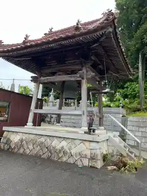 西条聖天 観現寺の{uncategorized: "未分類", other: "その他", undefined: "問題あり", building: "その他建物", grave: "お墓", sacred_gate: "鳥居", guardian: "狛犬", statue: "像", buddha: "仏像", history: "歴史", nature: "自然", garden: "庭園", animal: "動物", pagoda: "塔", temizu: "手水舎", mountain_gate: "山門・神門", sanctuary: "本殿・本堂", subordinate: "末社・摂社", art: "芸術", scenery: "景色", jizo: "地蔵", ema: "絵馬", goshuin: "御朱印", omikuji: "おみくじ", items: "授与品その他", amulet: "お守り", goshuincho: "御朱印帳", eats: "食事", festival: "お祭り", votive_dance: "神楽", shichigosan: "七五三参", wedding: "結婚式", experience: "体験その他", initially: "初詣", around: "周辺", anti_infection: "感染症対策"}
