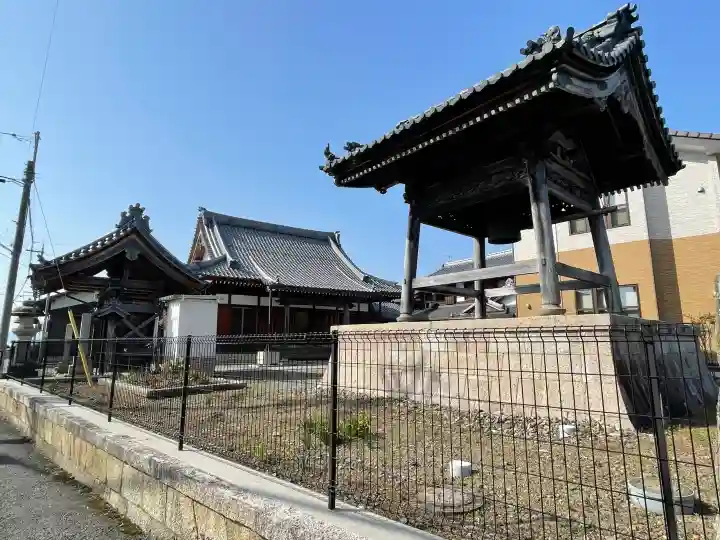 深光寺の{uncategorized: "未分類", other: "その他", undefined: "問題あり", building: "その他建物", grave: "お墓", sacred_gate: "鳥居", guardian: "狛犬", statue: "像", buddha: "仏像", history: "歴史", nature: "自然", garden: "庭園", animal: "動物", pagoda: "塔", temizu: "手水舎", mountain_gate: "山門・神門", sanctuary: "本殿・本堂", subordinate: "末社・摂社", art: "芸術", scenery: "景色", jizo: "地蔵", ema: "絵馬", goshuin: "御朱印", omikuji: "おみくじ", items: "授与品その他", amulet: "お守り", goshuincho: "御朱印帳", eats: "食事", festival: "お祭り", votive_dance: "神楽", shichigosan: "七五三参", wedding: "結婚式", experience: "体験その他", initially: "初詣", around: "周辺", anti_infection: "感染症対策"}