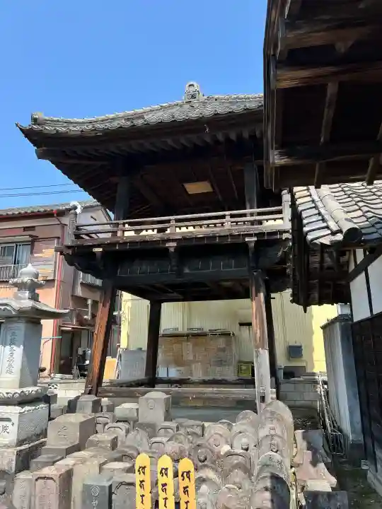 千蔵院(蓮華寺)の{uncategorized: "未分類", other: "その他", undefined: "問題あり", building: "その他建物", grave: "お墓", sacred_gate: "鳥居", guardian: "狛犬", statue: "像", buddha: "仏像", history: "歴史", nature: "自然", garden: "庭園", animal: "動物", pagoda: "塔", temizu: "手水舎", mountain_gate: "山門・神門", sanctuary: "本殿・本堂", subordinate: "末社・摂社", art: "芸術", scenery: "景色", jizo: "地蔵", ema: "絵馬", goshuin: "御朱印", omikuji: "おみくじ", items: "授与品その他", amulet: "お守り", goshuincho: "御朱印帳", eats: "食事", festival: "お祭り", votive_dance: "神楽", shichigosan: "七五三参", wedding: "結婚式", experience: "体験その他", initially: "初詣", around: "周辺", anti_infection: "感染症対策"}