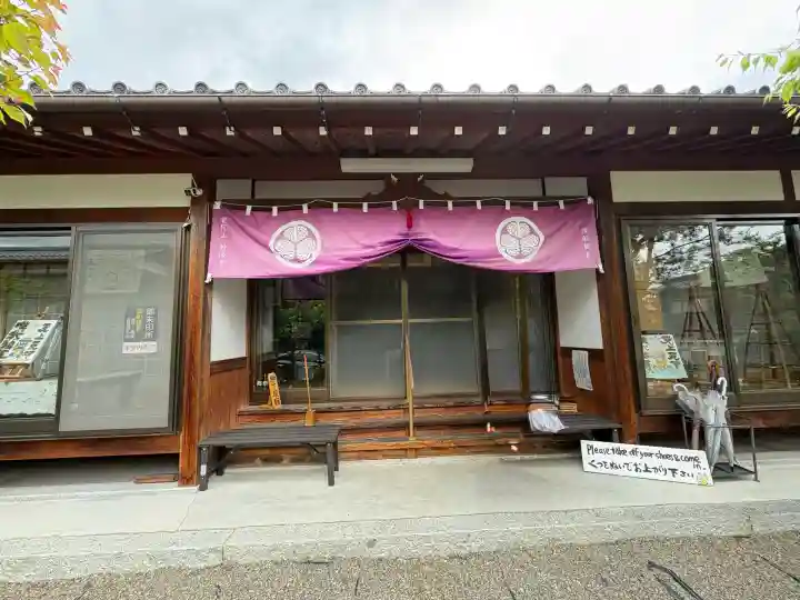 護船観音 妙法禅寺の{uncategorized: "未分類", other: "その他", undefined: "問題あり", building: "その他建物", grave: "お墓", sacred_gate: "鳥居", guardian: "狛犬", statue: "像", buddha: "仏像", history: "歴史", nature: "自然", garden: "庭園", animal: "動物", pagoda: "塔", temizu: "手水舎", mountain_gate: "山門・神門", sanctuary: "本殿・本堂", subordinate: "末社・摂社", art: "芸術", scenery: "景色", jizo: "地蔵", ema: "絵馬", goshuin: "御朱印", omikuji: "おみくじ", items: "授与品その他", amulet: "お守り", goshuincho: "御朱印帳", eats: "食事", festival: "お祭り", votive_dance: "神楽", shichigosan: "七五三参", wedding: "結婚式", experience: "体験その他", initially: "初詣", around: "周辺", anti_infection: "感染症対策"}