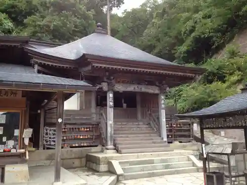 宝珠山 立石寺の本殿