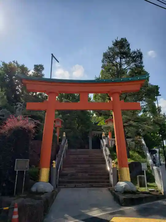 穴八幡宮の鳥居