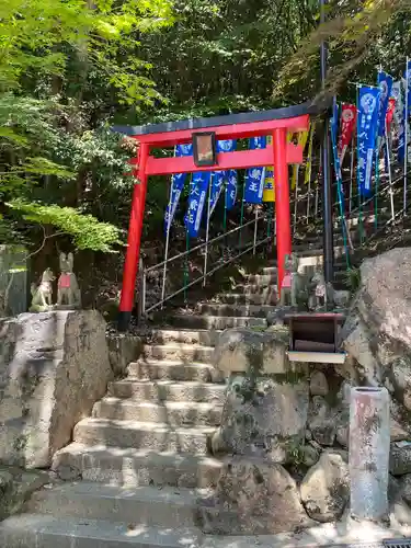 最上稲荷山妙教寺の鳥居