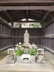 理性寺の像