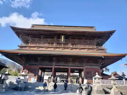 善光寺の{uncategorized: "未分類", other: "その他", undefined: "問題あり", building: "その他建物", grave: "お墓", sacred_gate: "鳥居", guardian: "狛犬", statue: "像", buddha: "仏像", history: "歴史", nature: "自然", garden: "庭園", animal: "動物", pagoda: "塔", temizu: "手水舎", mountain_gate: "山門・神門", sanctuary: "本殿・本堂", subordinate: "末社・摂社", art: "芸術", scenery: "景色", jizo: "地蔵", ema: "絵馬", goshuin: "御朱印", omikuji: "おみくじ", items: "授与品その他", amulet: "お守り", goshuincho: "御朱印帳", eats: "食事", festival: "お祭り", votive_dance: "神楽", shichigosan: "七五三参", wedding: "結婚式", experience: "体験その他", initially: "初詣", around: "周辺", anti_infection: "感染症対策"}