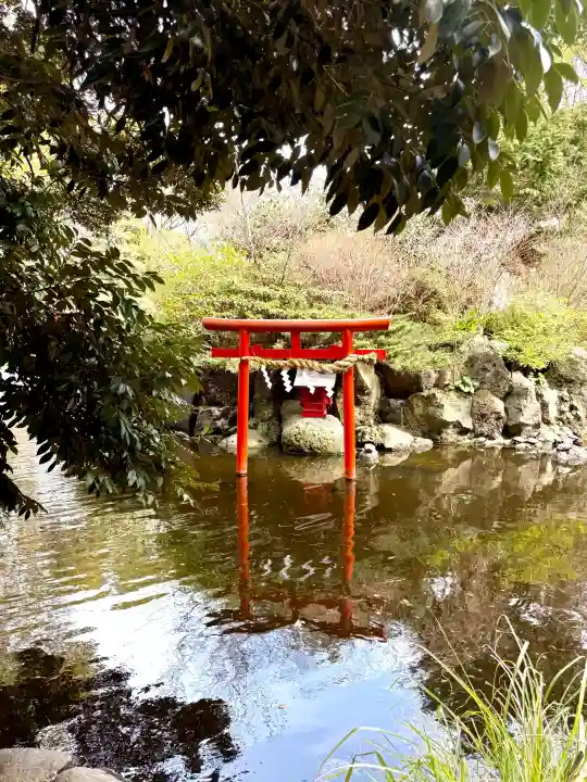 平塚八幡宮の{uncategorized: "未分類", other: "その他", undefined: "問題あり", building: "その他建物", grave: "お墓", sacred_gate: "鳥居", guardian: "狛犬", statue: "像", buddha: "仏像", history: "歴史", nature: "自然", garden: "庭園", animal: "動物", pagoda: "塔", temizu: "手水舎", mountain_gate: "山門・神門", sanctuary: "本殿・本堂", subordinate: "末社・摂社", art: "芸術", scenery: "景色", jizo: "地蔵", ema: "絵馬", goshuin: "御朱印", omikuji: "おみくじ", items: "授与品その他", amulet: "お守り", goshuincho: "御朱印帳", eats: "食事", festival: "お祭り", votive_dance: "神楽", shichigosan: "七五三参", wedding: "結婚式", experience: "体験その他", initially: "初詣", around: "周辺", anti_infection: "感染症対策"}