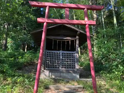 西八朔杉山神社の末社・摂社
