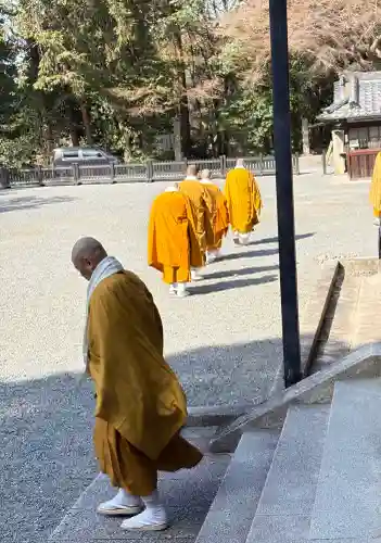 御寺 泉涌寺の{uncategorized: "未分類", other: "その他", undefined: "問題あり", building: "その他建物", grave: "お墓", sacred_gate: "鳥居", guardian: "狛犬", statue: "像", buddha: "仏像", history: "歴史", nature: "自然", garden: "庭園", animal: "動物", pagoda: "塔", temizu: "手水舎", mountain_gate: "山門・神門", sanctuary: "本殿・本堂", subordinate: "末社・摂社", art: "芸術", scenery: "景色", jizo: "地蔵", ema: "絵馬", goshuin: "御朱印", omikuji: "おみくじ", items: "授与品その他", amulet: "お守り", goshuincho: "御朱印帳", eats: "食事", festival: "お祭り", votive_dance: "神楽", shichigosan: "七五三参", wedding: "結婚式", experience: "体験その他", initially: "初詣", around: "周辺", anti_infection: "感染症対策"}