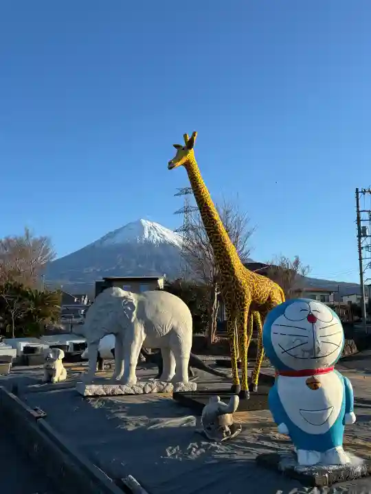 山宮浅間神社の{uncategorized: "未分類", other: "その他", undefined: "問題あり", building: "その他建物", grave: "お墓", sacred_gate: "鳥居", guardian: "狛犬", statue: "像", buddha: "仏像", history: "歴史", nature: "自然", garden: "庭園", animal: "動物", pagoda: "塔", temizu: "手水舎", mountain_gate: "山門・神門", sanctuary: "本殿・本堂", subordinate: "末社・摂社", art: "芸術", scenery: "景色", jizo: "地蔵", ema: "絵馬", goshuin: "御朱印", omikuji: "おみくじ", items: "授与品その他", amulet: "お守り", goshuincho: "御朱印帳", eats: "食事", festival: "お祭り", votive_dance: "神楽", shichigosan: "七五三参", wedding: "結婚式", experience: "体験その他", initially: "初詣", around: "周辺", anti_infection: "感染症対策"}