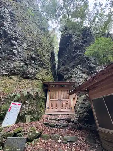 岩屋寺奥の院(白山権現)(愛媛県)
