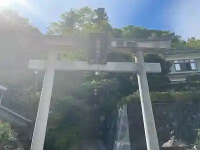 熊野神社の{uncategorized: "未分類", other: "その他", undefined: "問題あり", building: "その他建物", grave: "お墓", sacred_gate: "鳥居", guardian: "狛犬", statue: "像", buddha: "仏像", history: "歴史", nature: "自然", garden: "庭園", animal: "動物", pagoda: "塔", temizu: "手水舎", mountain_gate: "山門・神門", sanctuary: "本殿・本堂", subordinate: "末社・摂社", art: "芸術", scenery: "景色", jizo: "地蔵", ema: "絵馬", goshuin: "御朱印", omikuji: "おみくじ", items: "授与品その他", amulet: "お守り", goshuincho: "御朱印帳", eats: "食事", festival: "お祭り", votive_dance: "神楽", shichigosan: "七五三参", wedding: "結婚式", experience: "体験その他", initially: "初詣", around: "周辺", anti_infection: "感染症対策"}