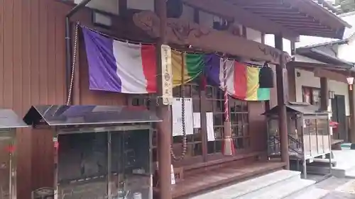 仁比山地蔵院の本殿・本堂