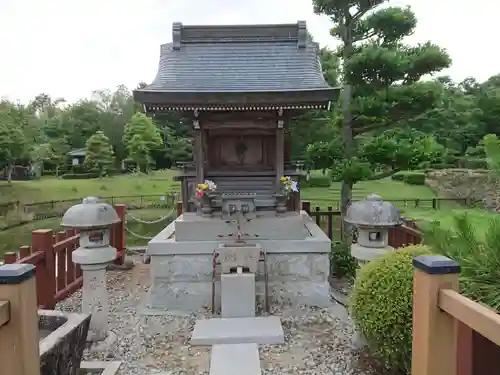 弁財尊天の本殿・本堂