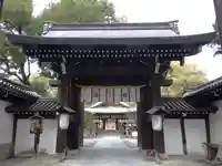 白峯神宮の山門・神門