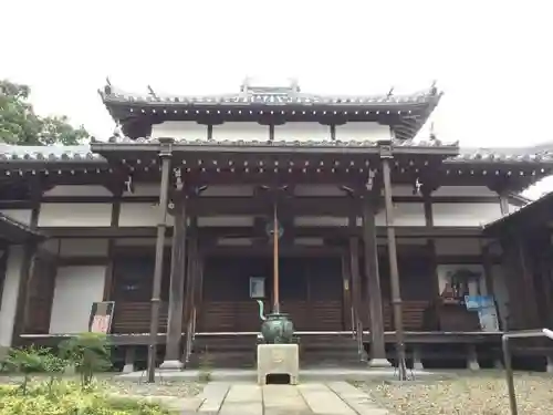 報恩講寺の本殿