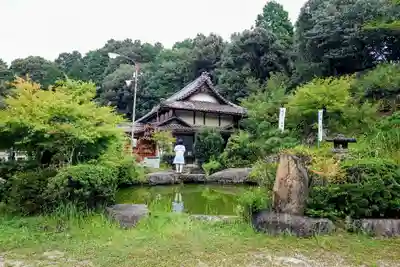 曽野稲荷神社の庭園