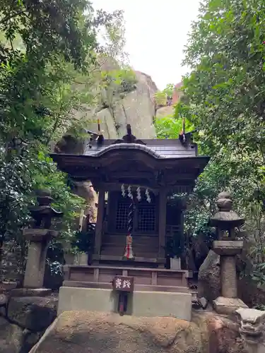 越木岩神社の本殿・本堂