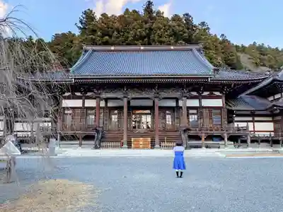 久遠寺の本殿・本堂