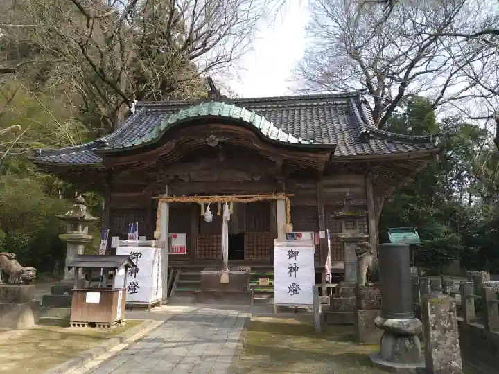 綾部八幡神社の{uncategorized: "未分類", other: "その他", undefined: "問題あり", building: "その他建物", grave: "お墓", sacred_gate: "鳥居", guardian: "狛犬", statue: "像", buddha: "仏像", history: "歴史", nature: "自然", garden: "庭園", animal: "動物", pagoda: "塔", temizu: "手水舎", mountain_gate: "山門・神門", sanctuary: "本殿・本堂", subordinate: "末社・摂社", art: "芸術", scenery: "景色", jizo: "地蔵", ema: "絵馬", goshuin: "御朱印", omikuji: "おみくじ", items: "授与品その他", amulet: "お守り", goshuincho: "御朱印帳", eats: "食事", festival: "お祭り", votive_dance: "神楽", shichigosan: "七五三参", wedding: "結婚式", experience: "体験その他", initially: "初詣", around: "周辺", anti_infection: "感染症対策"}