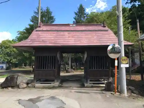 八葉寺の山門