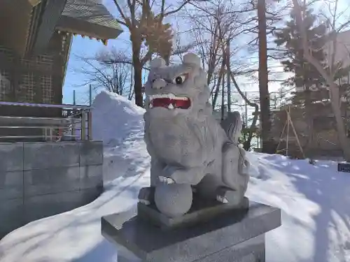 信濃神社の狛犬