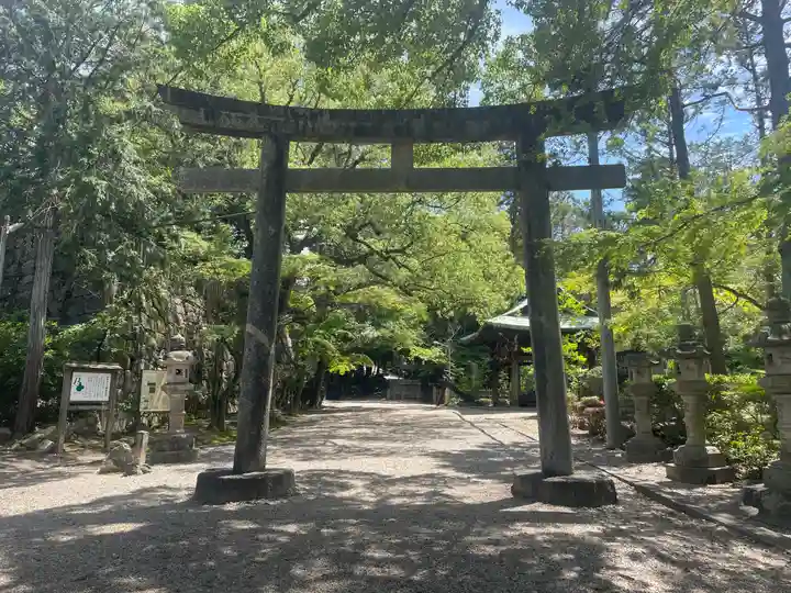 六所神社の鳥居
