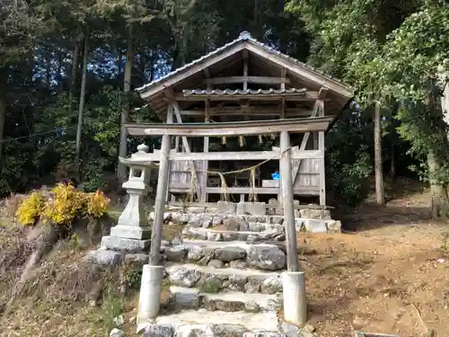 井戸鐘乳穴神社の末社