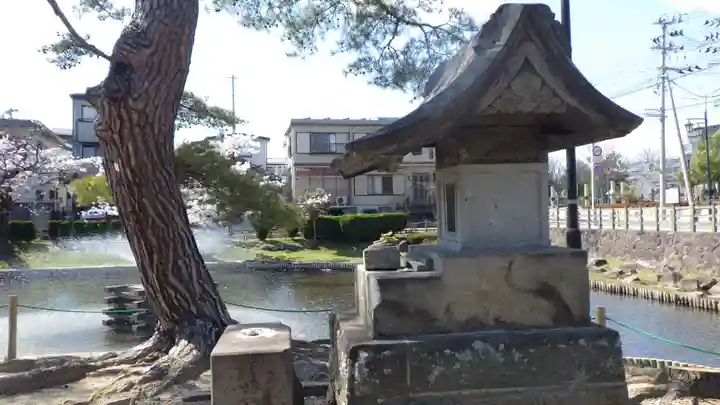 麓山弁財天の本殿・本堂