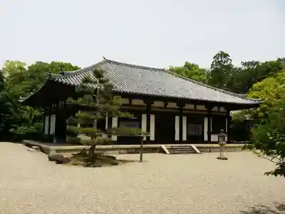 秋篠寺の本殿・本堂