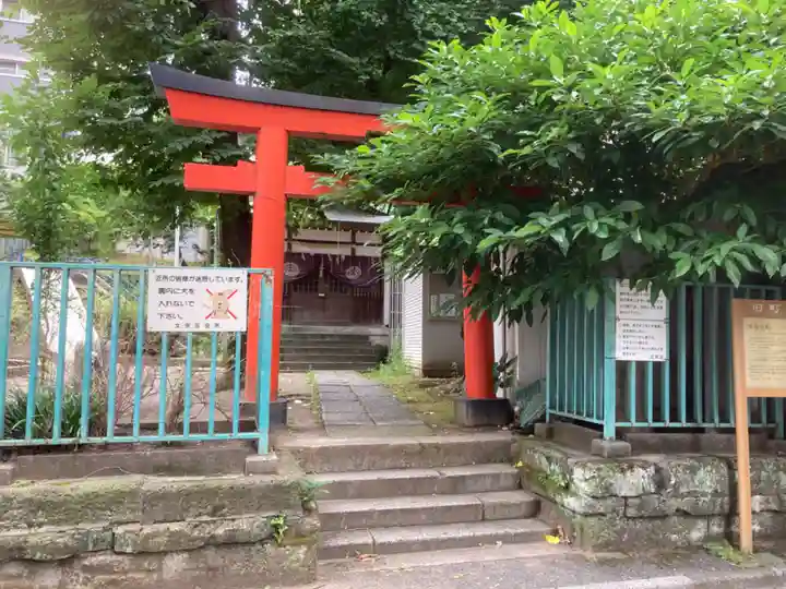 出世稲荷神社(春日稲荷神社)の鳥居