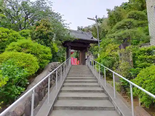 寳藏院の山門・神門