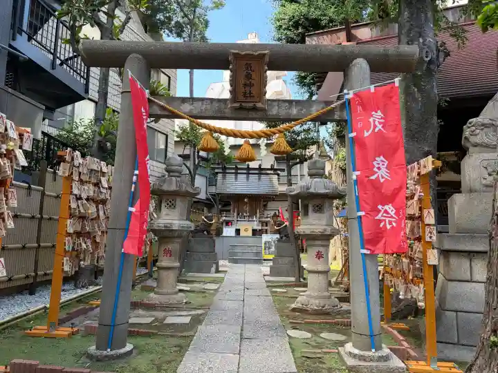 高円寺氷川神社の{uncategorized: "未分類", other: "その他", undefined: "問題あり", building: "その他建物", grave: "お墓", sacred_gate: "鳥居", guardian: "狛犬", statue: "像", buddha: "仏像", history: "歴史", nature: "自然", garden: "庭園", animal: "動物", pagoda: "塔", temizu: "手水舎", mountain_gate: "山門・神門", sanctuary: "本殿・本堂", subordinate: "末社・摂社", art: "芸術", scenery: "景色", jizo: "地蔵", ema: "絵馬", goshuin: "御朱印", omikuji: "おみくじ", items: "授与品その他", amulet: "お守り", goshuincho: "御朱印帳", eats: "食事", festival: "お祭り", votive_dance: "神楽", shichigosan: "七五三参", wedding: "結婚式", experience: "体験その他", initially: "初詣", around: "周辺", anti_infection: "感染症対策"}