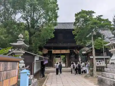 石手寺の{uncategorized: "未分類", other: "その他", undefined: "問題あり", building: "その他建物", grave: "お墓", sacred_gate: "鳥居", guardian: "狛犬", statue: "像", buddha: "仏像", history: "歴史", nature: "自然", garden: "庭園", animal: "動物", pagoda: "塔", temizu: "手水舎", mountain_gate: "山門・神門", sanctuary: "本殿・本堂", subordinate: "末社・摂社", art: "芸術", scenery: "景色", jizo: "地蔵", ema: "絵馬", goshuin: "御朱印", omikuji: "おみくじ", items: "授与品その他", amulet: "お守り", goshuincho: "御朱印帳", eats: "食事", festival: "お祭り", votive_dance: "神楽", shichigosan: "七五三参", wedding: "結婚式", experience: "体験その他", initially: "初詣", around: "周辺", anti_infection: "感染症対策"}