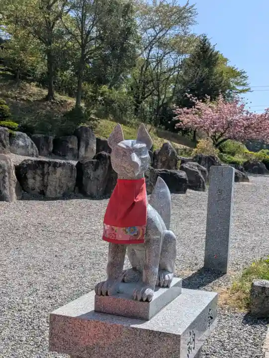 高屋敷稲荷神社の{uncategorized: "未分類", other: "その他", undefined: "問題あり", building: "その他建物", grave: "お墓", sacred_gate: "鳥居", guardian: "狛犬", statue: "像", buddha: "仏像", history: "歴史", nature: "自然", garden: "庭園", animal: "動物", pagoda: "塔", temizu: "手水舎", mountain_gate: "山門・神門", sanctuary: "本殿・本堂", subordinate: "末社・摂社", art: "芸術", scenery: "景色", jizo: "地蔵", ema: "絵馬", goshuin: "御朱印", omikuji: "おみくじ", items: "授与品その他", amulet: "お守り", goshuincho: "御朱印帳", eats: "食事", festival: "お祭り", votive_dance: "神楽", shichigosan: "七五三参", wedding: "結婚式", experience: "体験その他", initially: "初詣", around: "周辺", anti_infection: "感染症対策"}