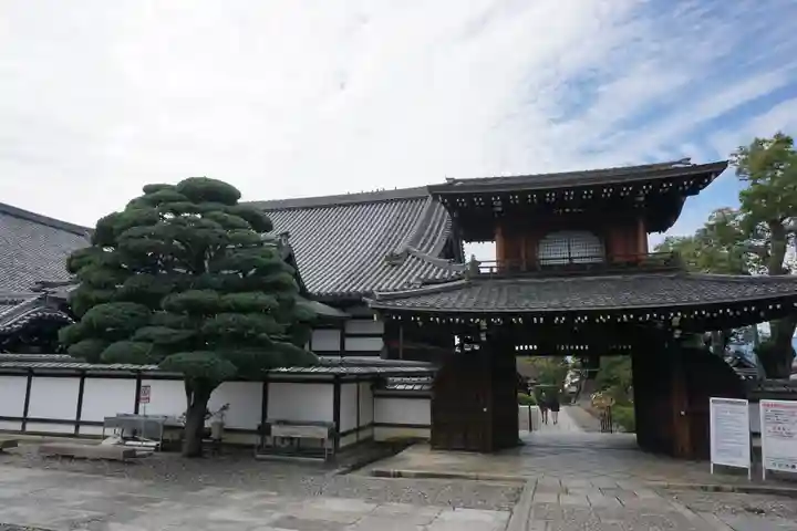 大谷本廟の山門・神門