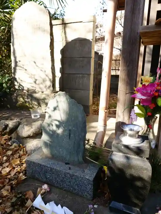 大行院神明殿の{uncategorized: "未分類", other: "その他", undefined: "問題あり", building: "その他建物", grave: "お墓", sacred_gate: "鳥居", guardian: "狛犬", statue: "像", buddha: "仏像", history: "歴史", nature: "自然", garden: "庭園", animal: "動物", pagoda: "塔", temizu: "手水舎", mountain_gate: "山門・神門", sanctuary: "本殿・本堂", subordinate: "末社・摂社", art: "芸術", scenery: "景色", jizo: "地蔵", ema: "絵馬", goshuin: "御朱印", omikuji: "おみくじ", items: "授与品その他", amulet: "お守り", goshuincho: "御朱印帳", eats: "食事", festival: "お祭り", votive_dance: "神楽", shichigosan: "七五三参", wedding: "結婚式", experience: "体験その他", initially: "初詣", around: "周辺", anti_infection: "感染症対策"}