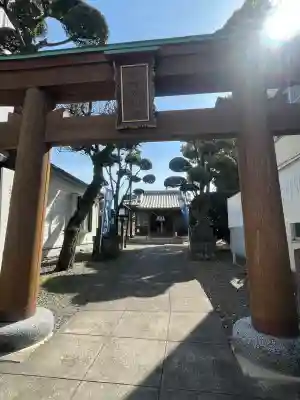 本村神社の{uncategorized: "未分類", other: "その他", undefined: "問題あり", building: "その他建物", grave: "お墓", sacred_gate: "鳥居", guardian: "狛犬", statue: "像", buddha: "仏像", history: "歴史", nature: "自然", garden: "庭園", animal: "動物", pagoda: "塔", temizu: "手水舎", mountain_gate: "山門・神門", sanctuary: "本殿・本堂", subordinate: "末社・摂社", art: "芸術", scenery: "景色", jizo: "地蔵", ema: "絵馬", goshuin: "御朱印", omikuji: "おみくじ", items: "授与品その他", amulet: "お守り", goshuincho: "御朱印帳", eats: "食事", festival: "お祭り", votive_dance: "神楽", shichigosan: "七五三参", wedding: "結婚式", experience: "体験その他", initially: "初詣", around: "周辺", anti_infection: "感染症対策"}