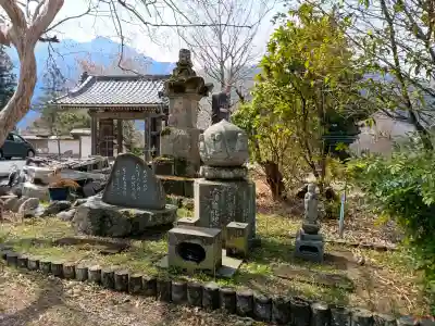 阿弥陀寺の{uncategorized: "未分類", other: "その他", undefined: "問題あり", building: "その他建物", grave: "お墓", sacred_gate: "鳥居", guardian: "狛犬", statue: "像", buddha: "仏像", history: "歴史", nature: "自然", garden: "庭園", animal: "動物", pagoda: "塔", temizu: "手水舎", mountain_gate: "山門・神門", sanctuary: "本殿・本堂", subordinate: "末社・摂社", art: "芸術", scenery: "景色", jizo: "地蔵", ema: "絵馬", goshuin: "御朱印", omikuji: "おみくじ", items: "授与品その他", amulet: "お守り", goshuincho: "御朱印帳", eats: "食事", festival: "お祭り", votive_dance: "神楽", shichigosan: "七五三参", wedding: "結婚式", experience: "体験その他", initially: "初詣", around: "周辺", anti_infection: "感染症対策"}