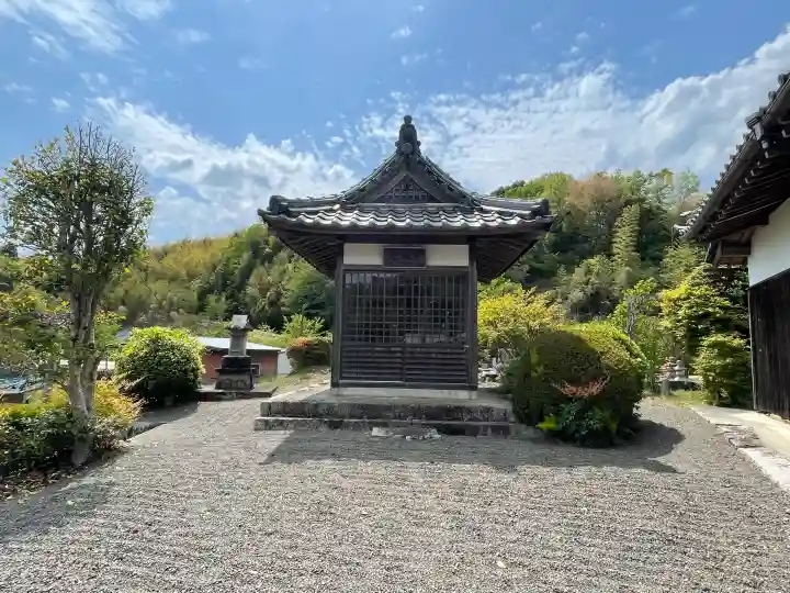 清寿庵の{uncategorized: "未分類", other: "その他", undefined: "問題あり", building: "その他建物", grave: "お墓", sacred_gate: "鳥居", guardian: "狛犬", statue: "像", buddha: "仏像", history: "歴史", nature: "自然", garden: "庭園", animal: "動物", pagoda: "塔", temizu: "手水舎", mountain_gate: "山門・神門", sanctuary: "本殿・本堂", subordinate: "末社・摂社", art: "芸術", scenery: "景色", jizo: "地蔵", ema: "絵馬", goshuin: "御朱印", omikuji: "おみくじ", items: "授与品その他", amulet: "お守り", goshuincho: "御朱印帳", eats: "食事", festival: "お祭り", votive_dance: "神楽", shichigosan: "七五三参", wedding: "結婚式", experience: "体験その他", initially: "初詣", around: "周辺", anti_infection: "感染症対策"}