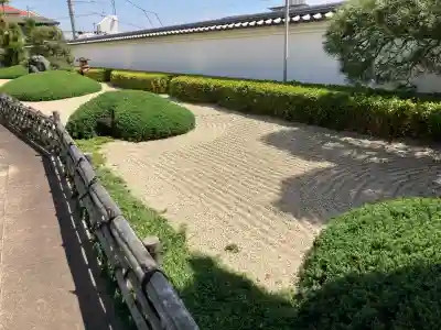 蓮法寺の{uncategorized: "未分類", other: "その他", undefined: "問題あり", building: "その他建物", grave: "お墓", sacred_gate: "鳥居", guardian: "狛犬", statue: "像", buddha: "仏像", history: "歴史", nature: "自然", garden: "庭園", animal: "動物", pagoda: "塔", temizu: "手水舎", mountain_gate: "山門・神門", sanctuary: "本殿・本堂", subordinate: "末社・摂社", art: "芸術", scenery: "景色", jizo: "地蔵", ema: "絵馬", goshuin: "御朱印", omikuji: "おみくじ", items: "授与品その他", amulet: "お守り", goshuincho: "御朱印帳", eats: "食事", festival: "お祭り", votive_dance: "神楽", shichigosan: "七五三参", wedding: "結婚式", experience: "体験その他", initially: "初詣", around: "周辺", anti_infection: "感染症対策"}