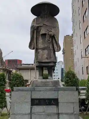 築地本願寺(本願寺築地別院)の像
