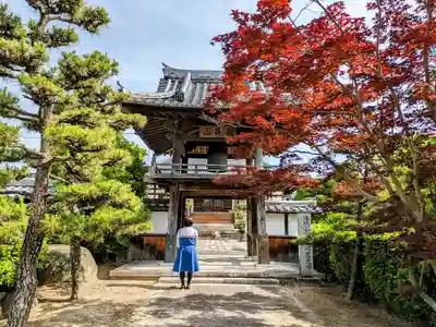 隣松寺の山門・神門