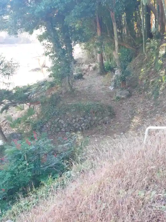 手白神社の{uncategorized: "未分類", other: "その他", undefined: "問題あり", building: "その他建物", grave: "お墓", sacred_gate: "鳥居", guardian: "狛犬", statue: "像", buddha: "仏像", history: "歴史", nature: "自然", garden: "庭園", animal: "動物", pagoda: "塔", temizu: "手水舎", mountain_gate: "山門・神門", sanctuary: "本殿・本堂", subordinate: "末社・摂社", art: "芸術", scenery: "景色", jizo: "地蔵", ema: "絵馬", goshuin: "御朱印", omikuji: "おみくじ", items: "授与品その他", amulet: "お守り", goshuincho: "御朱印帳", eats: "食事", festival: "お祭り", votive_dance: "神楽", shichigosan: "七五三参", wedding: "結婚式", experience: "体験その他", initially: "初詣", around: "周辺", anti_infection: "感染症対策"}