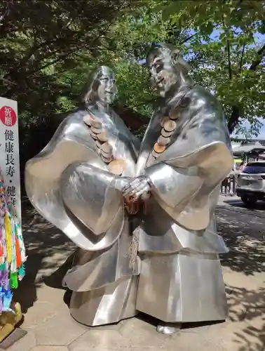 穂高神社本宮の像